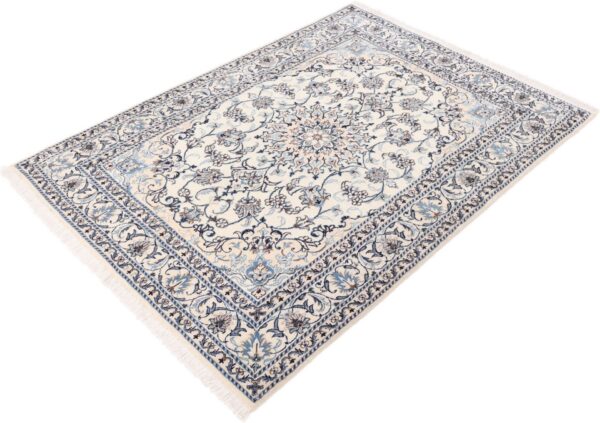 Nain Persian Rug 148 × 205 cm, Wool and Silk, hand-knotted — view 4