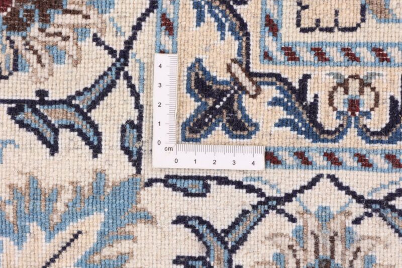 Nain Persian Rug 148 × 205 cm, Wool and Silk, hand-knotted — view 7
