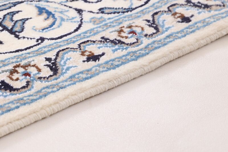 Nain Persian Rug 149 × 202 cm, Wool and Silk, hand-knotted — view 6 Nain Persian Rug 149 × 202 cm, Wool and Silk, hand-knotted — view 6