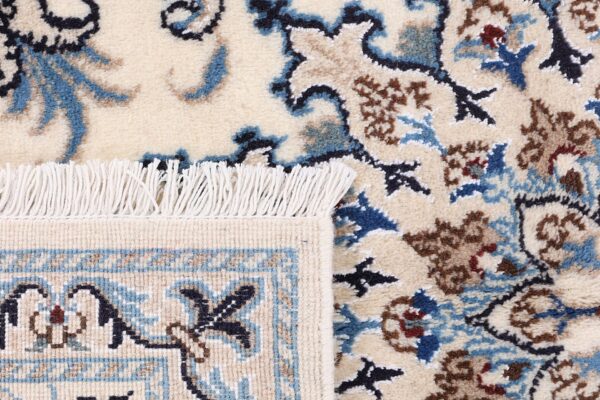 Nain Persian Rug 149 × 202 cm, Wool and Silk, hand-knotted — view 7 Nain Persian Rug 149 × 202 cm, Wool and Silk, hand-knotted — view 7