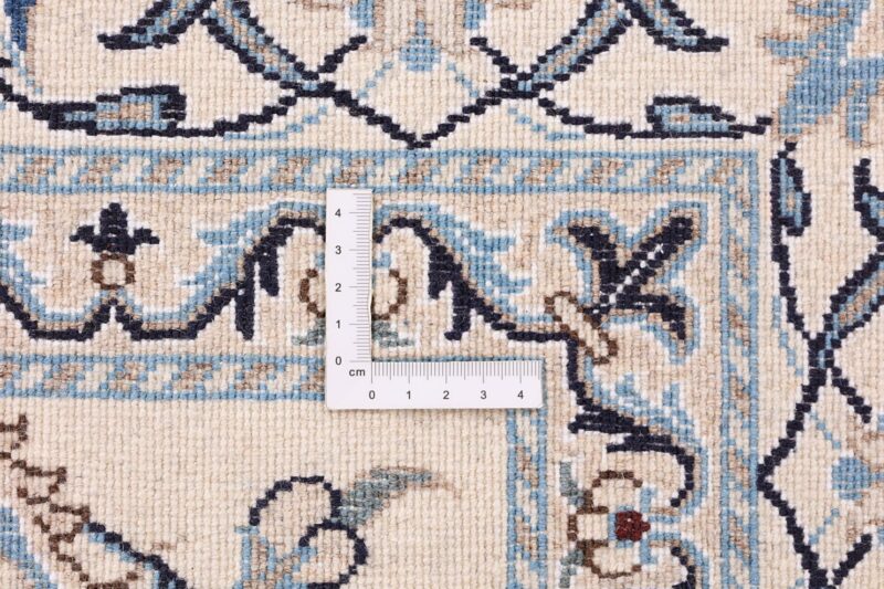 Nain Persian Rug 149 × 202 cm, Wool and Silk, hand-knotted — view 9 Nain Persian Rug 149 × 202 cm, Wool and Silk, hand-knotted — view 9
