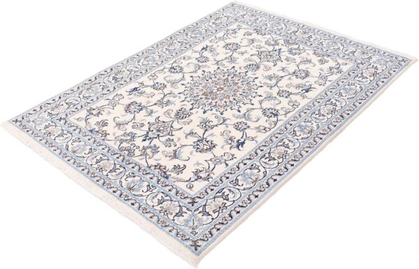 Nain Persian Rug 149 × 202 cm, Wool and Silk, hand-knotted — view 4 Nain Persian Rug 149 × 202 cm, Wool and Silk, hand-knotted — view 4