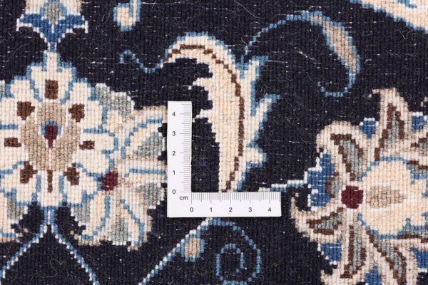 Nain Persian Rug 150 × 150 cm, Wool and Silk, hand-knotted — view 8
