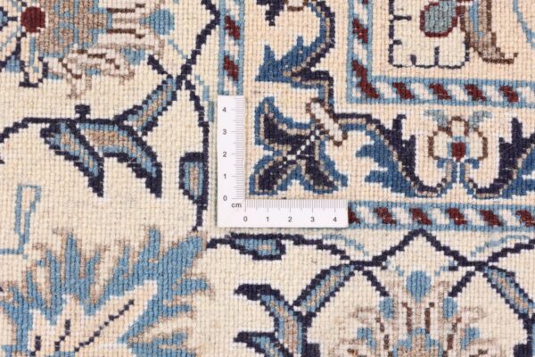 Nain Persian Rug 150 × 202 cm, Wool and Silk, hand-knotted — view 9