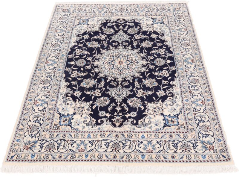 Nain Persian Rug 150 × 203 cm, Wool and Silk, hand-knotted — view 2 Nain Persian Rug 150 × 203 cm, Wool and Silk, hand-knotted — view 2