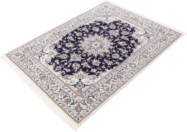 Nain Persian Rug 150 × 203 cm, Wool and Silk, hand-knotted — view 4 Nain Persian Rug 150 × 203 cm, Wool and Silk, hand-knotted — view 4