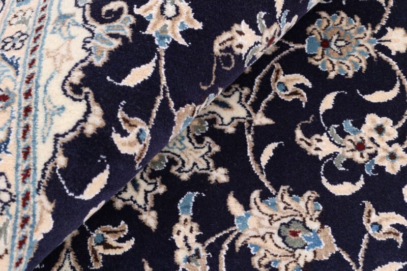 Nain Persian Rug 150 × 203 cm, Wool and Silk, hand-knotted — view 8 Nain Persian Rug 150 × 203 cm, Wool and Silk, hand-knotted — view 8