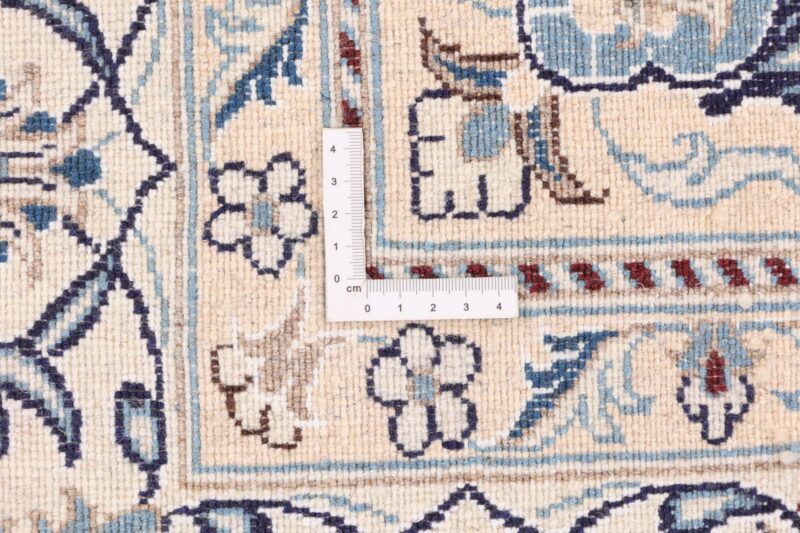 Nain Persian Rug 150 × 203 cm, Wool and Silk, hand-knotted — view 9 Nain Persian Rug 150 × 203 cm, Wool and Silk, hand-knotted — view 9