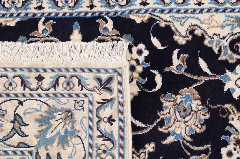 Nain Persian Rug 153 × 204 cm, Wool and Silk, hand-knotted — view 7 Nain Persian Rug 153 × 204 cm, Wool and Silk, hand-knotted — view 7