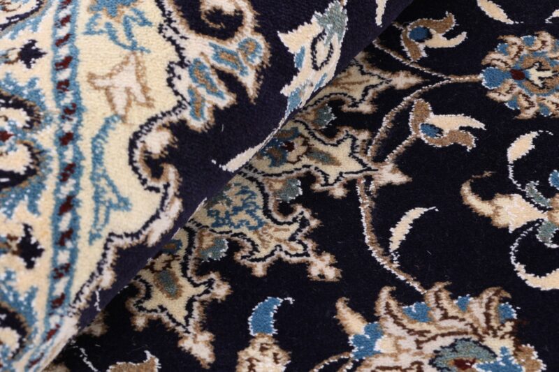 Nain Persian Rug 153 × 204 cm, Wool and Silk, hand-knotted — view 8 Nain Persian Rug 153 × 204 cm, Wool and Silk, hand-knotted — view 8