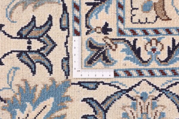 Nain Persian Rug 153 × 204 cm, Wool and Silk, hand-knotted — view 9 Nain Persian Rug 153 × 204 cm, Wool and Silk, hand-knotted — view 9