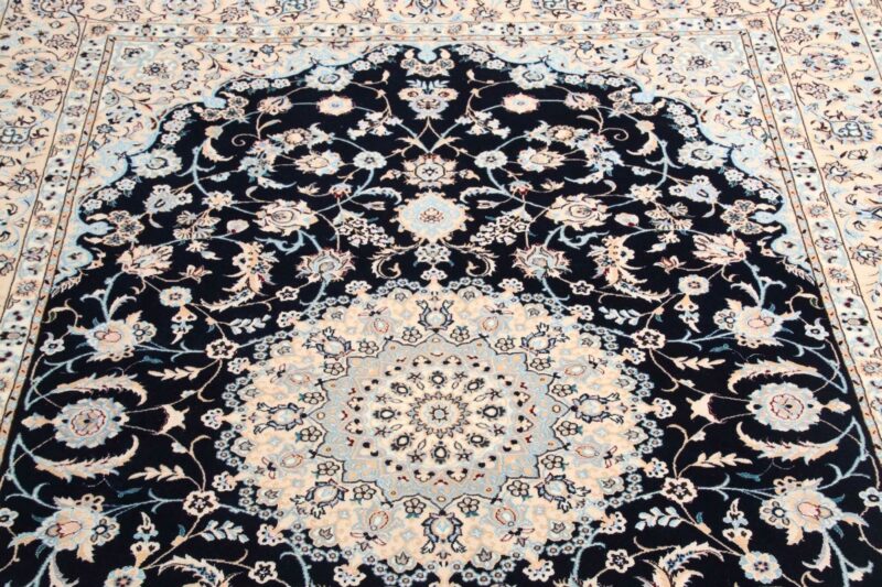 Nain Persian Rug 156 × 231 cm, Wool, hand-knotted — view 9