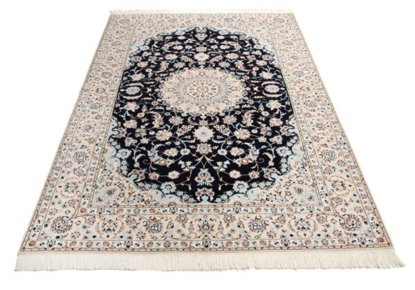Nain Persian Rug 156 × 231 cm, Wool, hand-knotted — view 4