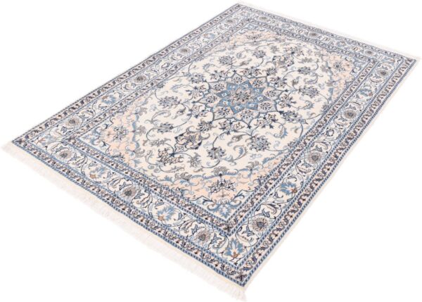 Nain Persian Rug 167 × 243 cm, Wool and Silk, hand-knotted — view 4