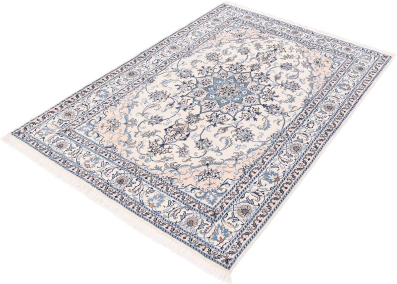 Nain Persian Rug 167 × 243 cm, Wool and Silk, hand-knotted — view 4