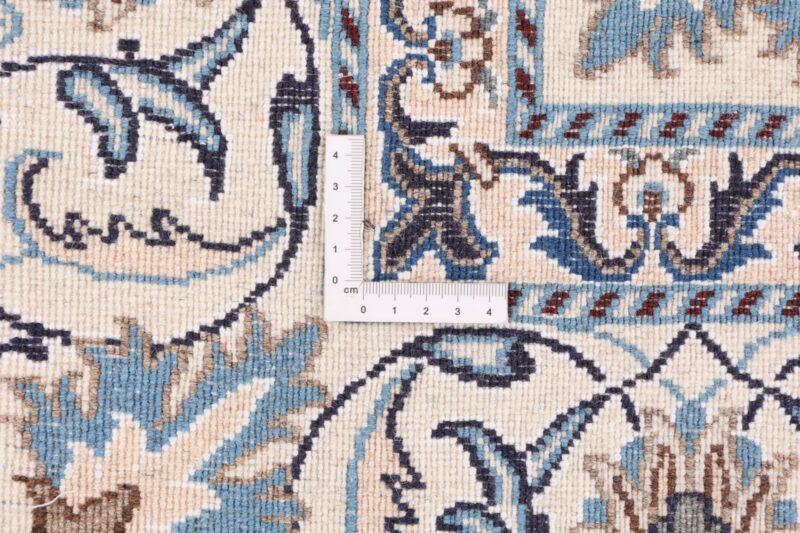 Nain Persian Rug 167 × 243 cm, Wool and Silk, hand-knotted — view 9