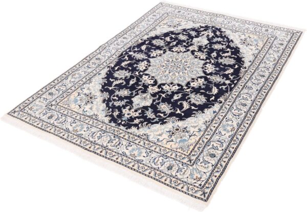 Nain Persian Rug 168 × 238 cm, Wool and Silk, hand-knotted — view 4