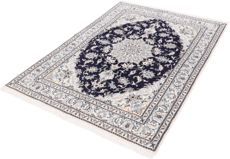 Nain Persian Rug 168 × 238 cm, Wool and Silk, hand-knotted — view 4