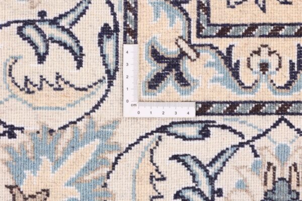 Nain Persian Rug 168 × 238 cm, Wool and Silk, hand-knotted — view 9