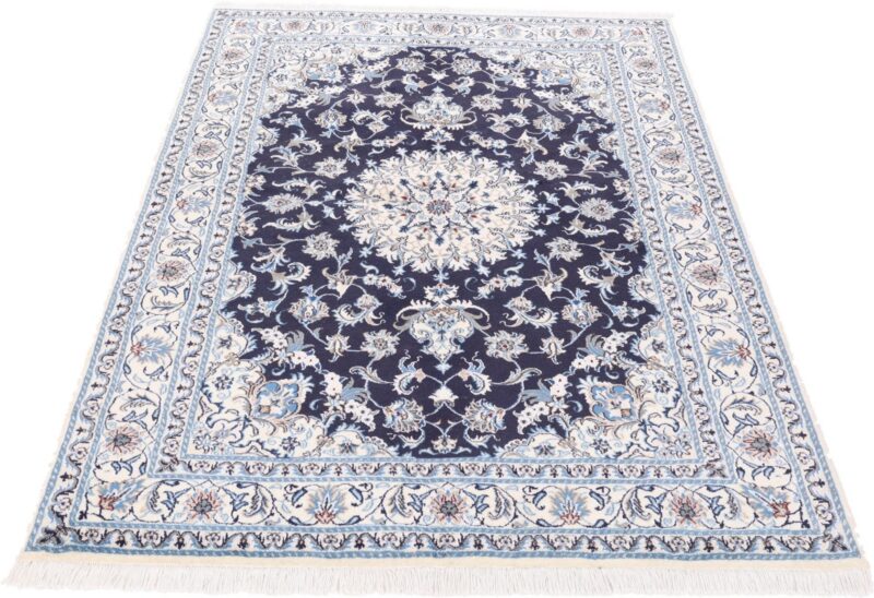Nain Persian Rug 170 × 235 cm, Wool and Silk, hand-knotted — view 3