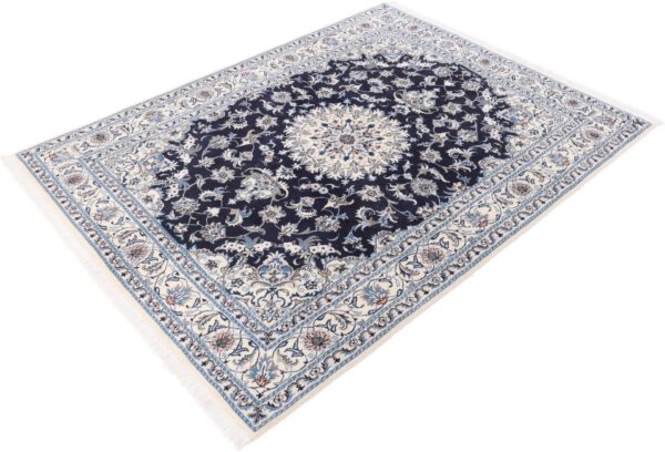 Nain Persian Rug 170 × 235 cm, Wool and Silk, hand-knotted — view 4