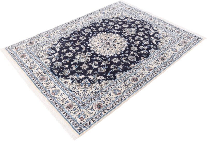 Nain Persian Rug 170 × 235 cm, Wool and Silk, hand-knotted — view 4