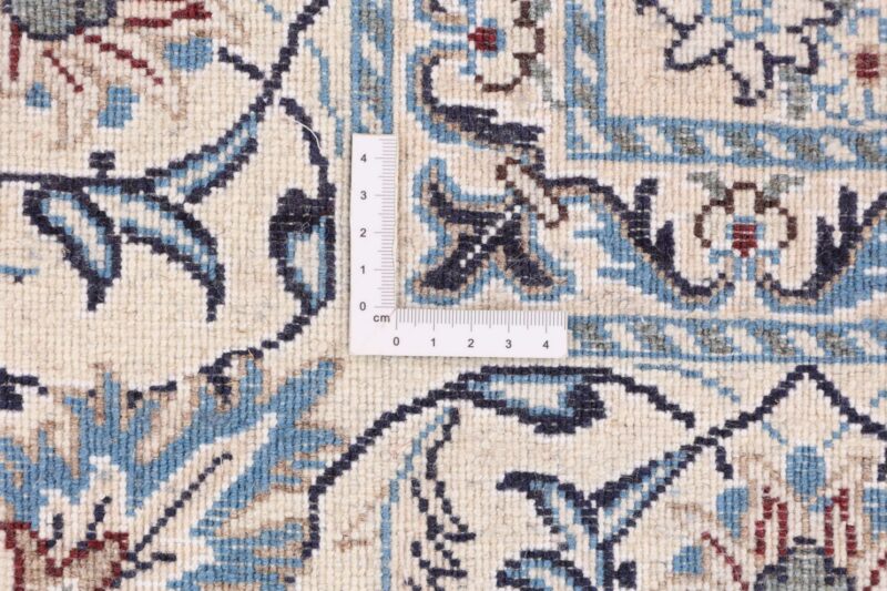 Nain Persian Rug 170 × 235 cm, Wool and Silk, hand-knotted — view 9
