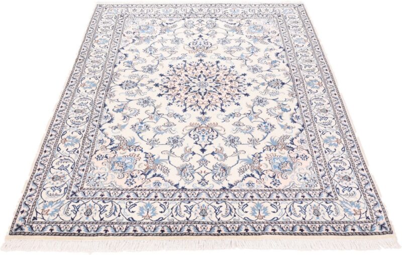 Nain Persian Rug 170 × 245 cm, Wool and Silk, hand-knotted — view 3
