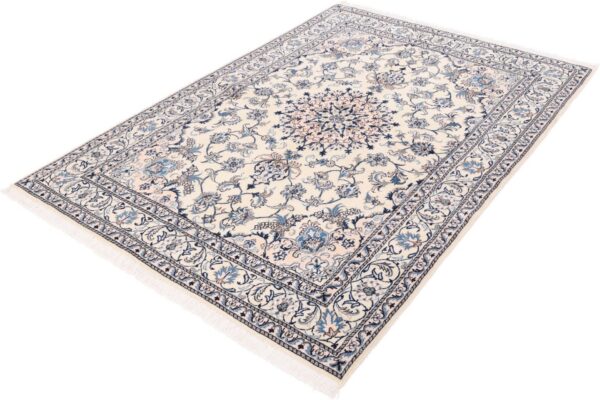 Nain Persian Rug 170 × 245 cm, Wool and Silk, hand-knotted — view 4