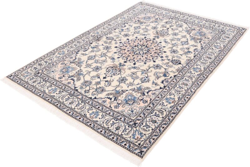 Nain Persian Rug 170 × 245 cm, Wool and Silk, hand-knotted — view 4