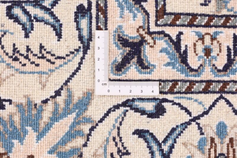 Nain Persian Rug 170 × 245 cm, Wool and Silk, hand-knotted — view 9