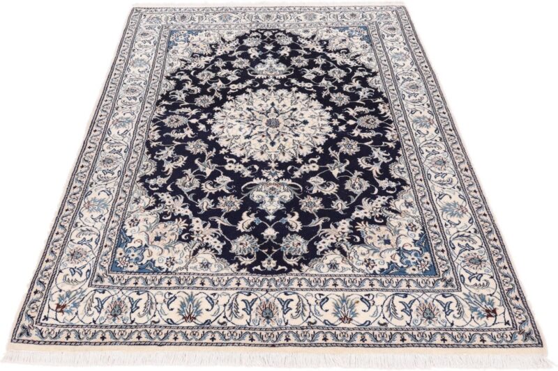 Nain Persian Rug 171 × 258 cm, Wool and Silk, hand-knotted — view 2