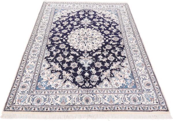 Nain Persian Rug 171 × 258 cm, Wool and Silk, hand-knotted — view 3