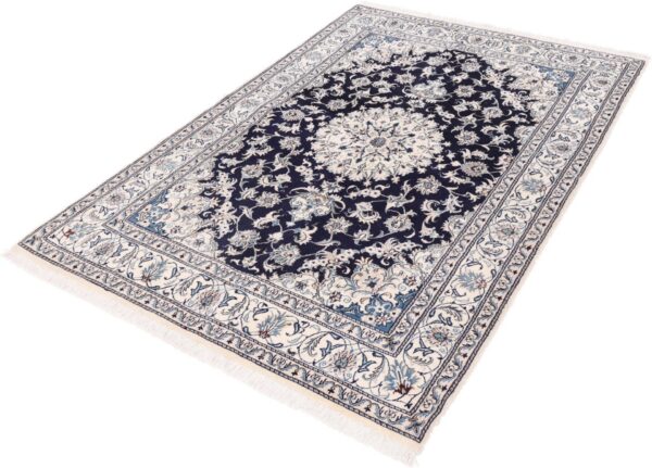 Nain Persian Rug 171 × 258 cm, Wool and Silk, hand-knotted — view 4