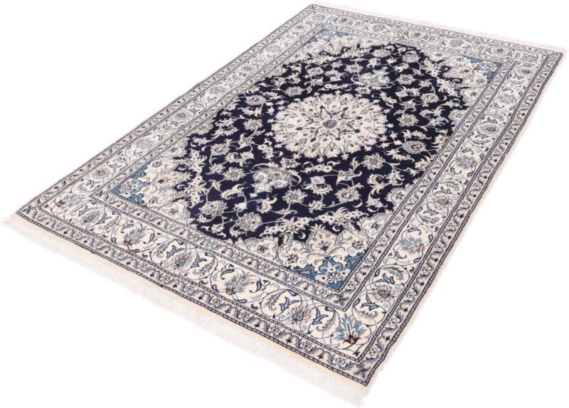 Nain Persian Rug 171 × 258 cm, Wool and Silk, hand-knotted — view 4