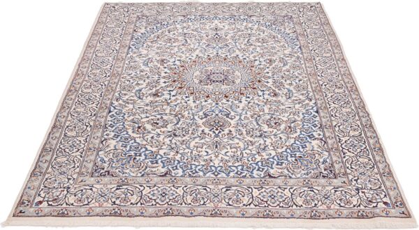 Nain Persian Rug 193 × 298 cm, Wool and Silk, hand-knotted — view 3