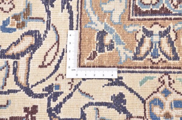 Nain Persian Rug 193 × 298 cm, Wool and Silk, hand-knotted — view 4