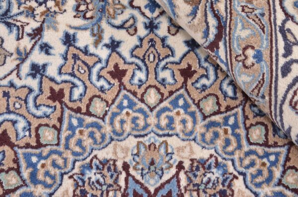 Nain Persian Rug 193 × 298 cm, Wool and Silk, hand-knotted — view 5