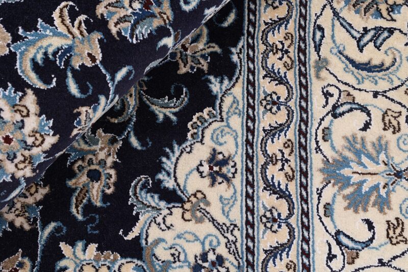Nain Persian Rug 196 × 200 cm, Wool and Silk, hand-knotted — view 7 Nain Persian Rug 196 × 200 cm, Wool and Silk, hand-knotted — view 7