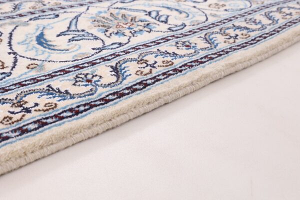 Nain Persian Rug 196 × 200 cm, Wool and Silk, hand-knotted — view 5 Nain Persian Rug 196 × 200 cm, Wool and Silk, hand-knotted — view 5