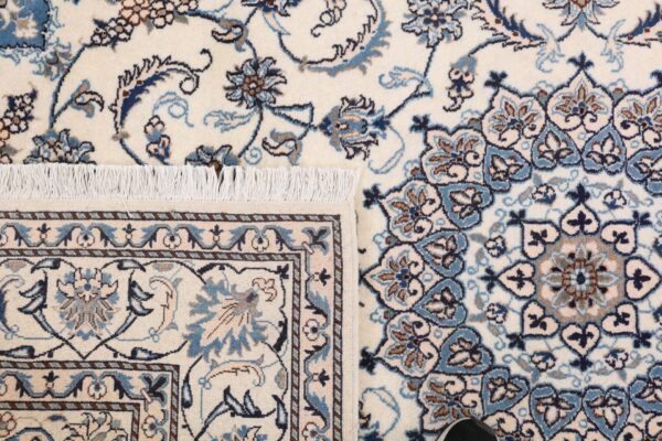 Nain Persian Rug 200 × 293 cm, Wool and Silk, hand-knotted — view 7 Nain Persian Rug 200 × 293 cm, Wool and Silk, hand-knotted — view 7