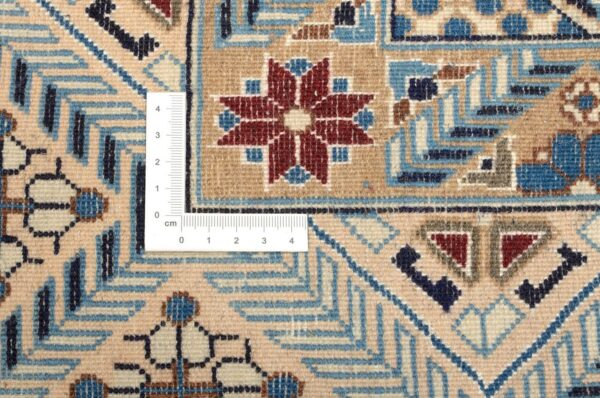 Nain Persian Rug 200 × 300 cm, Wool and Silk, hand-knotted — view 3 Nain Persian Rug 200 × 300 cm, Wool and Silk, hand-knotted — view 3