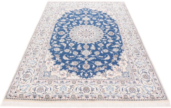 Nain Persian Rug 202 × 304 cm, Wool and Silk, hand-knotted — view 3