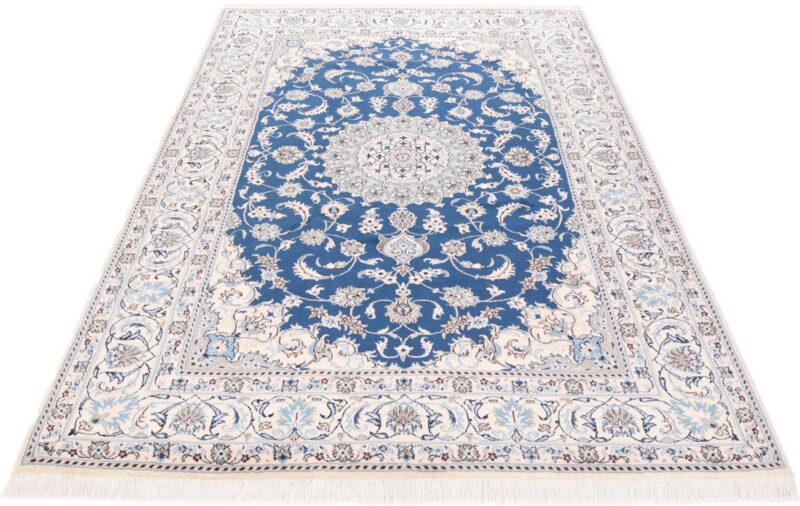 Nain Persian Rug 202 × 304 cm, Wool and Silk, hand-knotted — view 3
