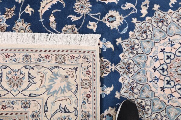 Nain Persian Rug 202 × 304 cm, Wool and Silk, hand-knotted — view 7