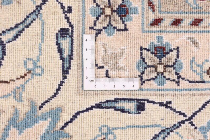 Nain Persian Rug 202 × 304 cm, Wool and Silk, hand-knotted — view 9