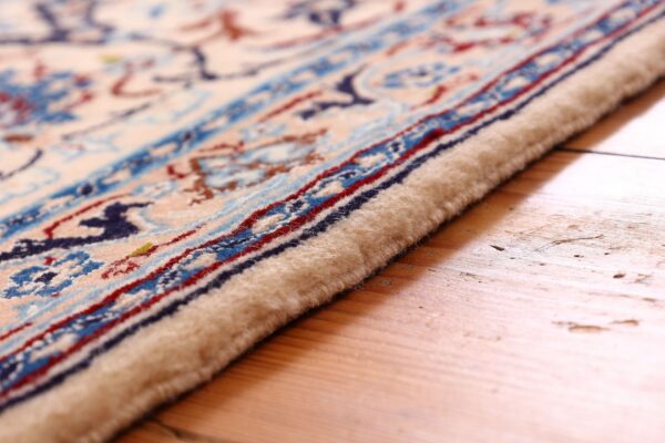 Nain Persian Rug 204 × 321 cm, Wool and Silk, hand-knotted — view 7 Nain Persian Rug 204 × 321 cm, Wool and Silk, hand-knotted — view 7