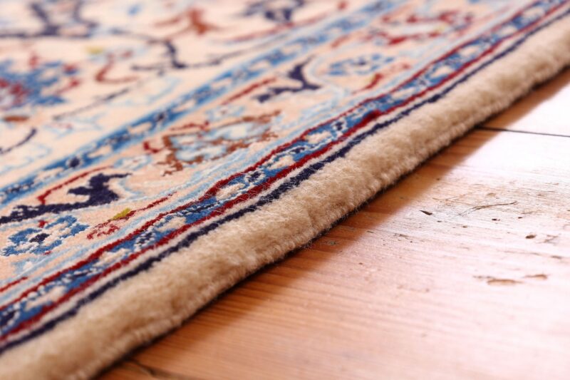 Nain Persian Rug 204 × 321 cm, Wool and Silk, hand-knotted — view 7 Nain Persian Rug 204 × 321 cm, Wool and Silk, hand-knotted — view 7