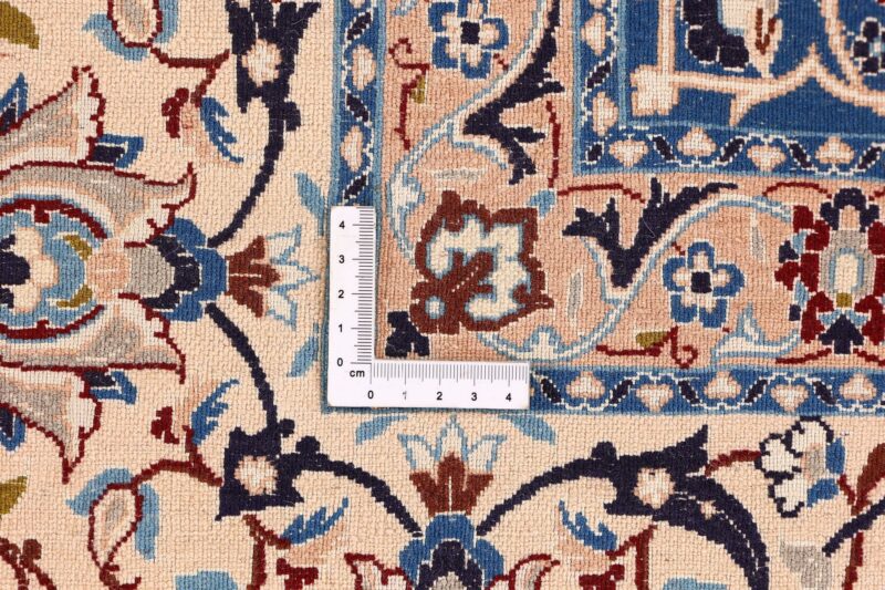 Nain Persian Rug 204 × 321 cm, Wool and Silk, hand-knotted — view 10 Nain Persian Rug 204 × 321 cm, Wool and Silk, hand-knotted — view 10