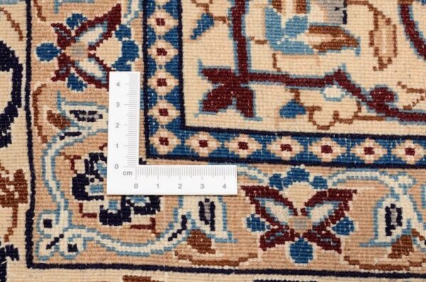 Nain Persian Rug 206 × 312 cm, Wool and Silk, hand-knotted — view 3